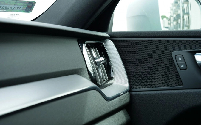 Volvo XC 60 cena 129900 przebieg: 151522, rok produkcji 2018 z Głogów Małopolski małe 529